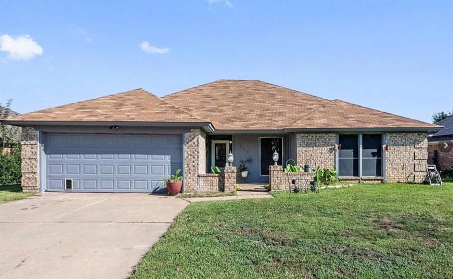 Property photo for 807 Fondren Drive, Arlington, TX
