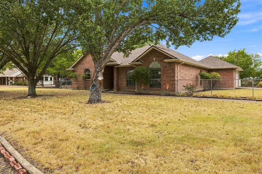 Property photo for 611 Dancer Lane, Lancaster, TX