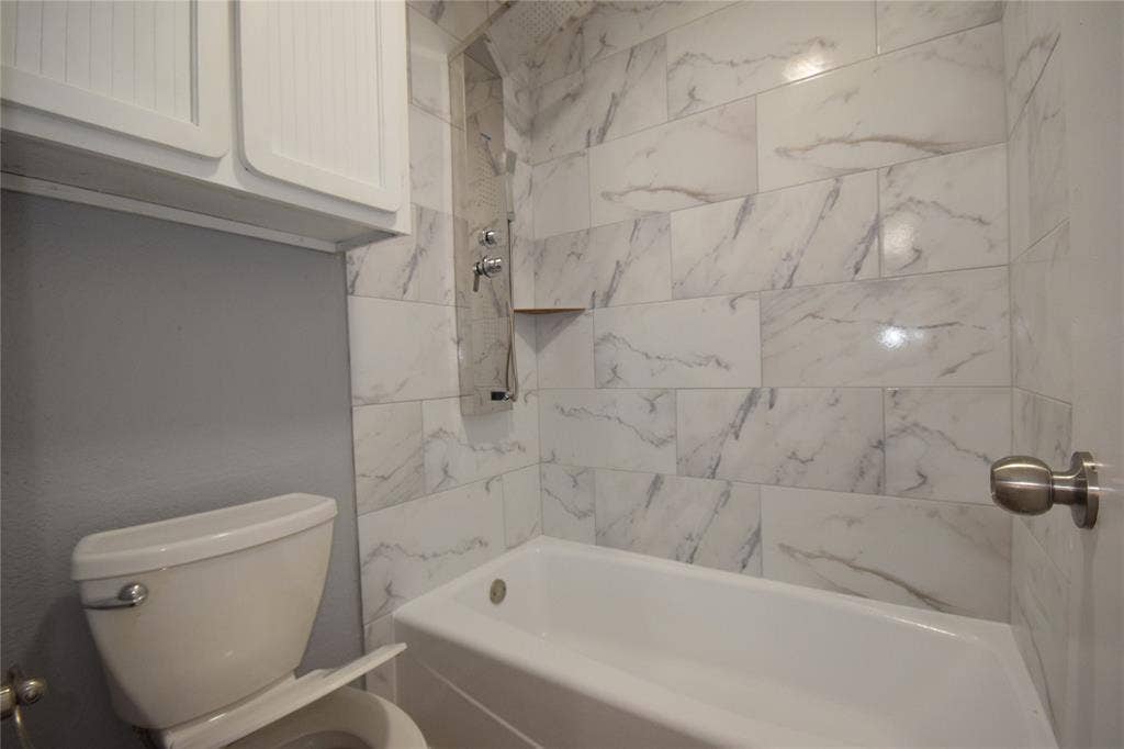 115 W Timberview Lane, Arlington, TX 76014