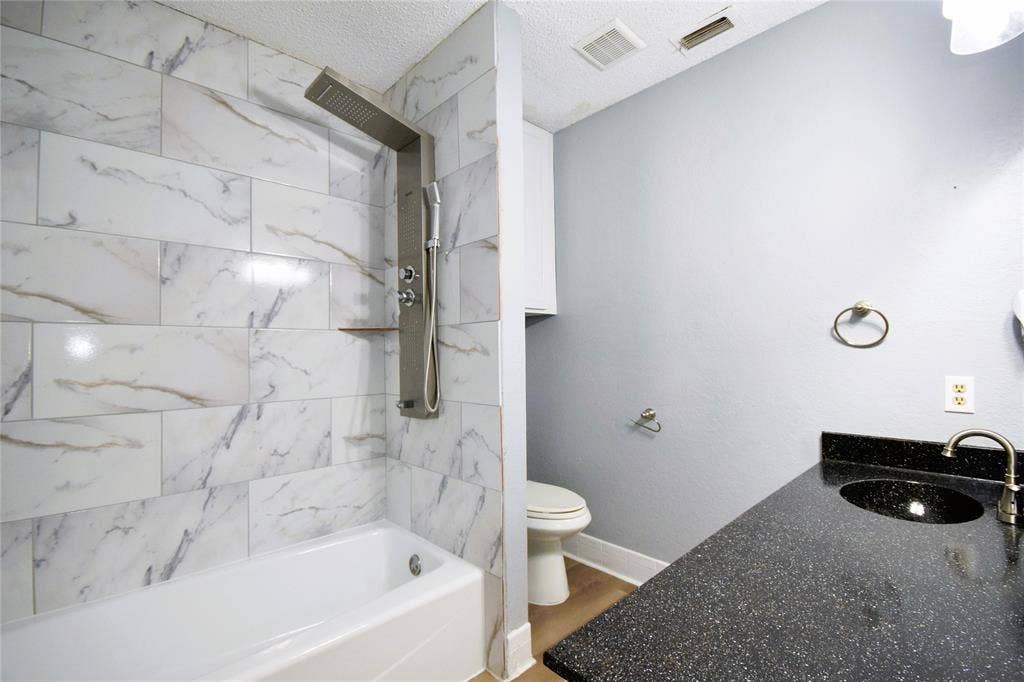115 W Timberview Lane, Arlington, TX 76014