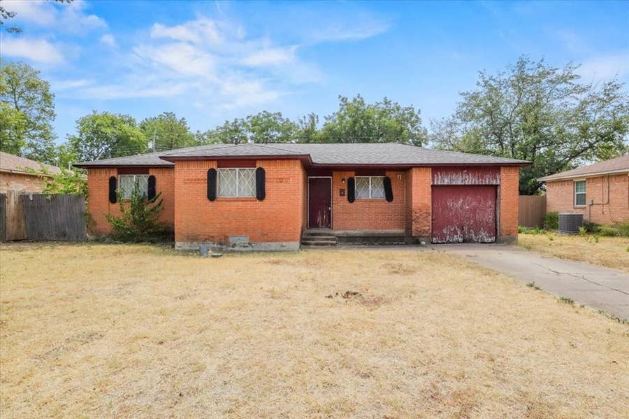 Property photo for 820 Colgate Drive, Lancaster, TX