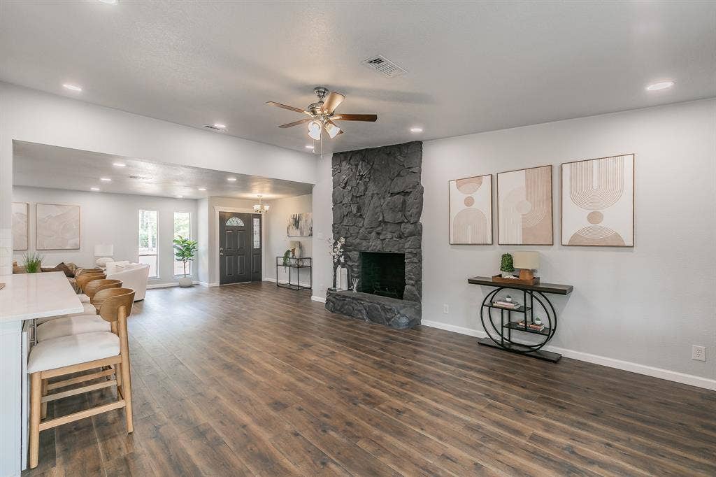1917 Toplea Drive, Euless, TX 76040 1917 Toplea Drive, Euless, TX 76040