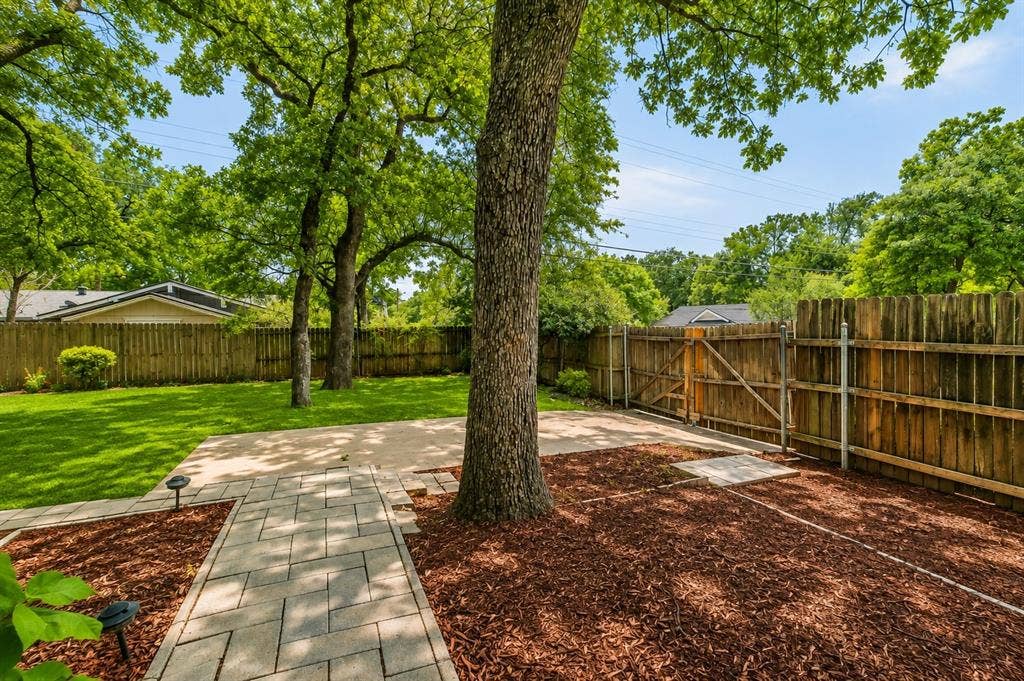 1917 Toplea Drive, Euless, TX 76040 1917 Toplea Drive, Euless, TX 76040