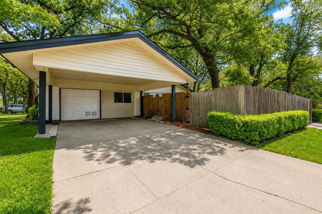 1917 Toplea Drive, Euless, TX 76040 1917 Toplea Drive, Euless, TX 76040