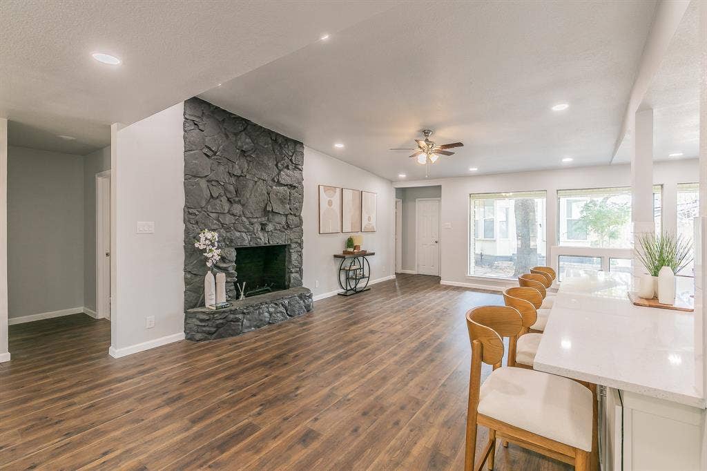 1917 Toplea Drive, Euless, TX 76040 1917 Toplea Drive, Euless, TX 76040