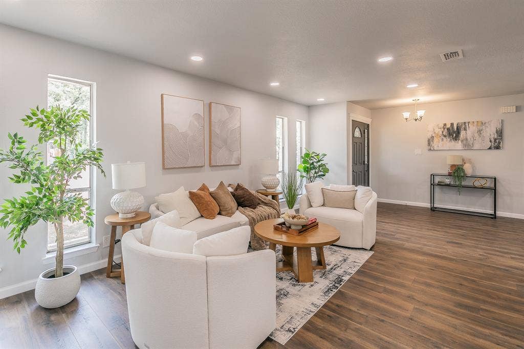 1917 Toplea Drive, Euless, TX 76040 1917 Toplea Drive, Euless, TX 76040