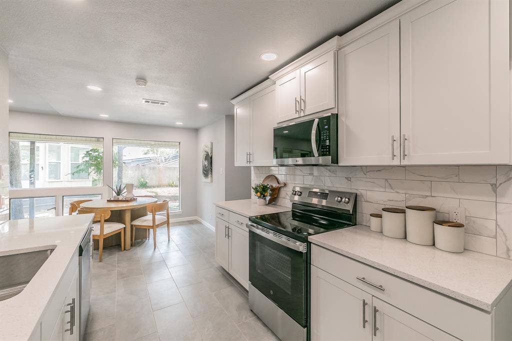 1917 Toplea Drive, Euless, TX 76040 1917 Toplea Drive, Euless, TX 76040