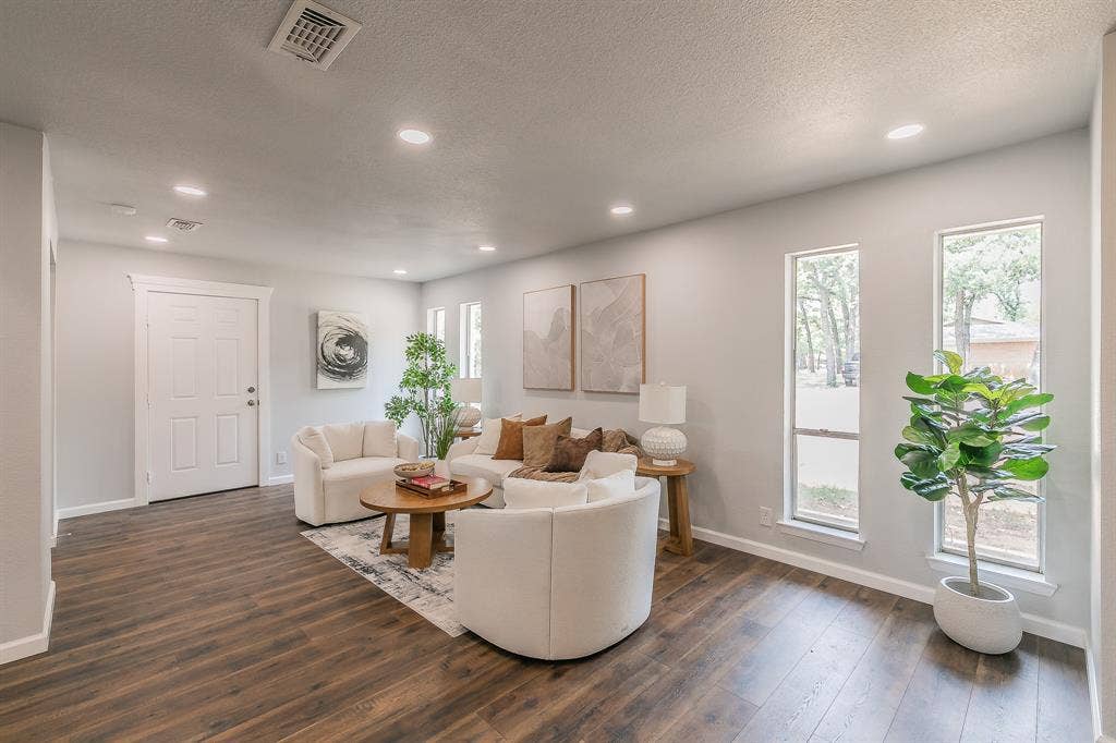 1917 Toplea Drive, Euless, TX 76040 1917 Toplea Drive, Euless, TX 76040