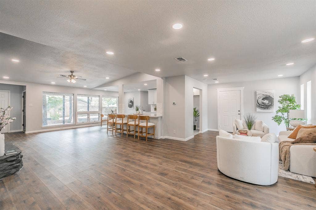 1917 Toplea Drive, Euless, TX 76040 1917 Toplea Drive, Euless, TX 76040