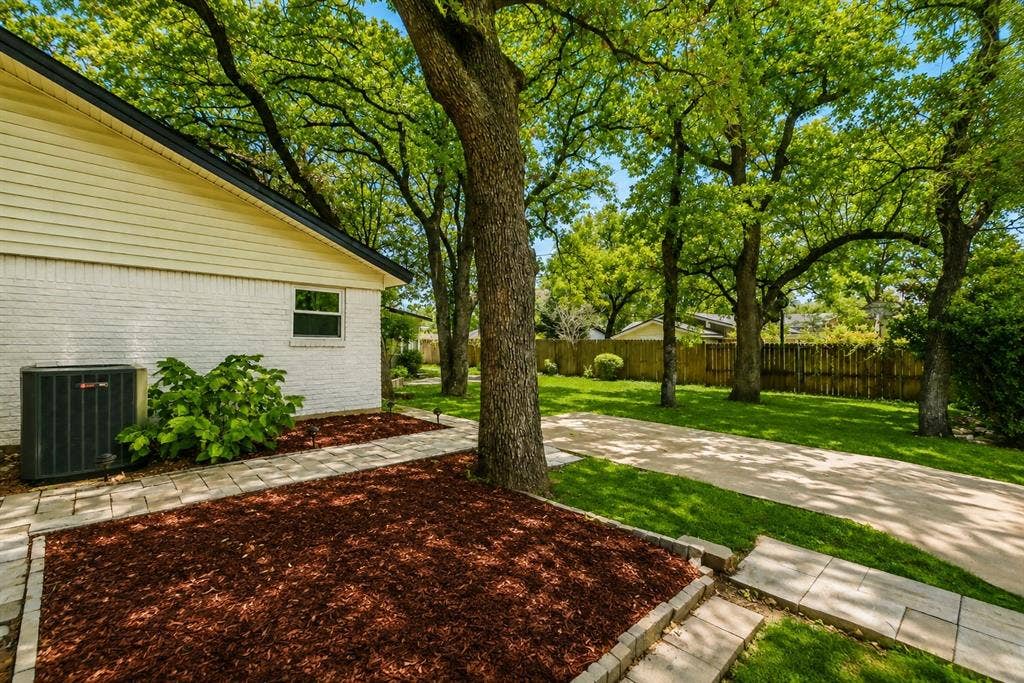 1917 Toplea Drive, Euless, TX 76040 1917 Toplea Drive, Euless, TX 76040