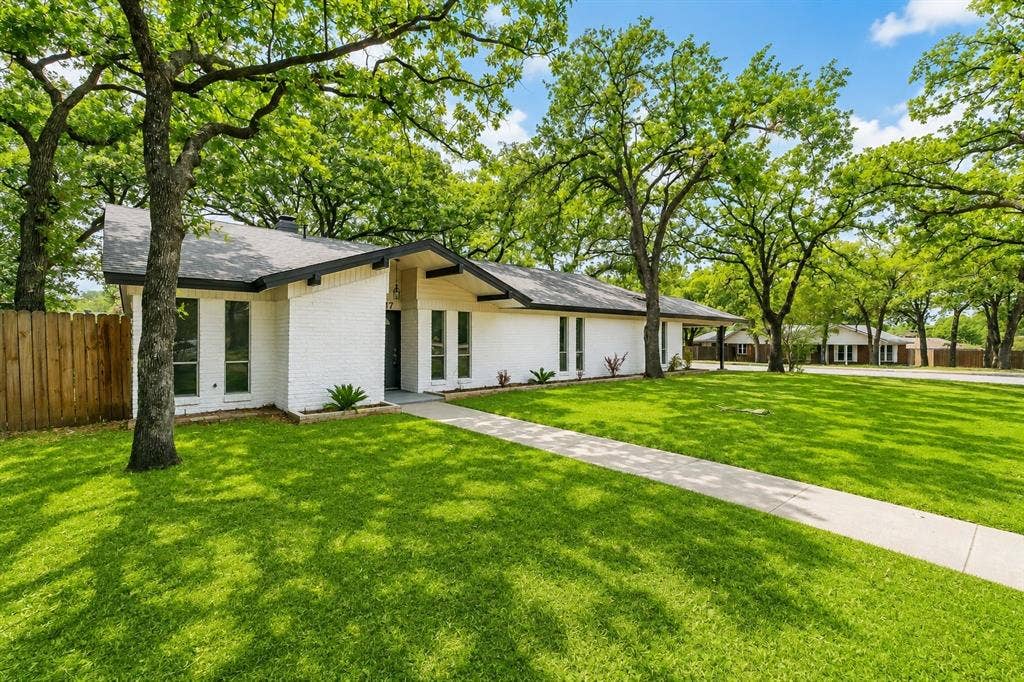 1917 Toplea Drive, Euless, TX 76040 1917 Toplea Drive, Euless, TX 76040