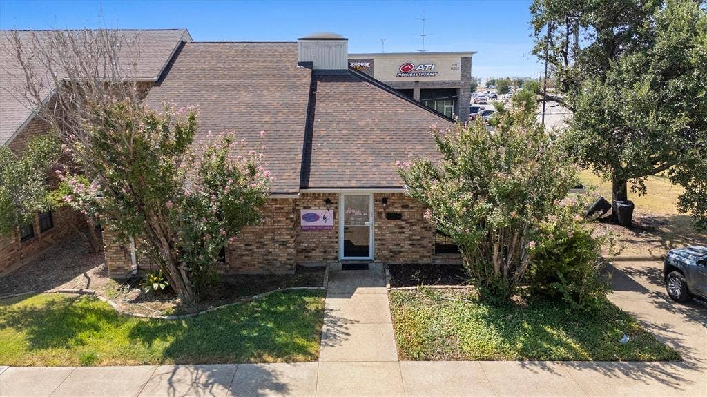 1055 W Pioneer Parkway, Grand Prairie, TX 75051 1055 W Pioneer Parkway, Grand Prairie, TX 75051