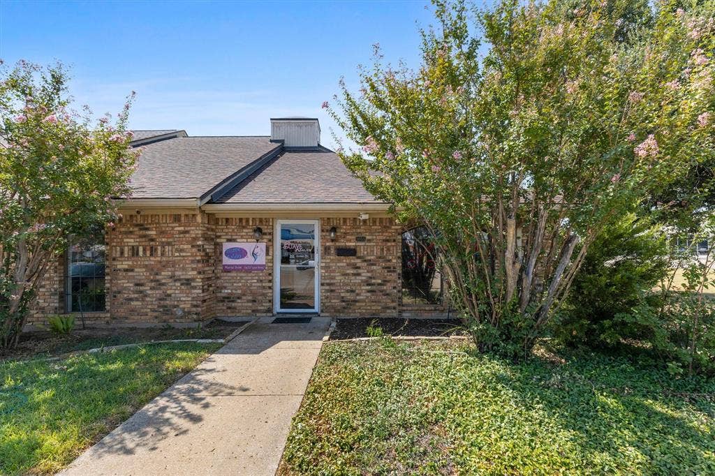 1055 W Pioneer Parkway, Grand Prairie, TX 75051 1055 W Pioneer Parkway, Grand Prairie, TX 75051
