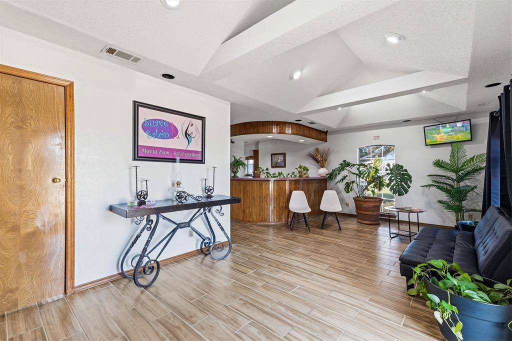 1055 W Pioneer Parkway, Grand Prairie, TX 75051 1055 W Pioneer Parkway, Grand Prairie, TX 75051