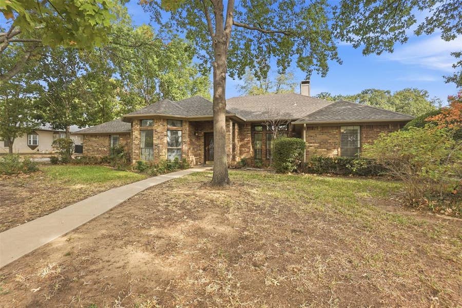 Property photo for 37 Timbergreen Circle, Denton, TX