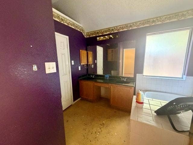 111 Craddock, Glenn Heights, TX 75154 Primary Bath