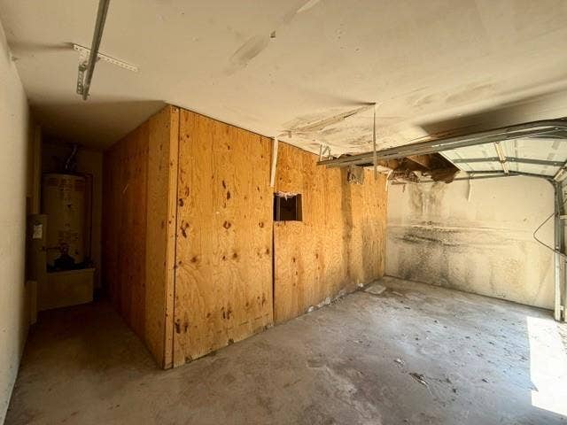 111 Craddock, Glenn Heights, TX 75154 Garage