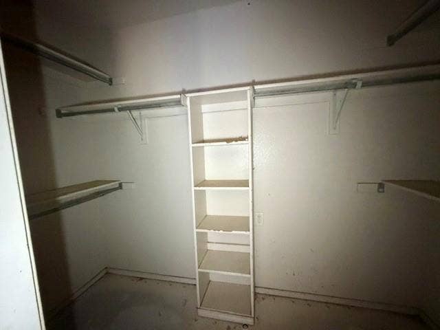111 Craddock, Glenn Heights, TX 75154 Primary closet