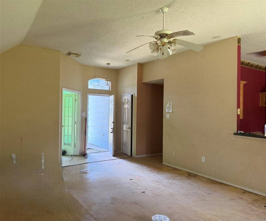 111 Craddock, Glenn Heights, TX 75154 Living Room,