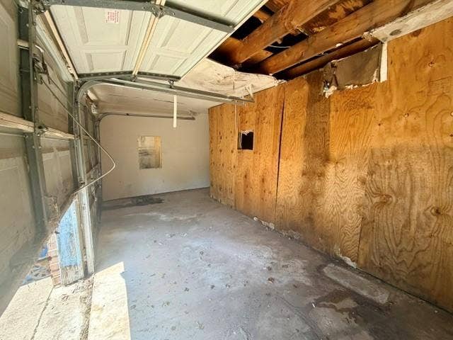 111 Craddock, Glenn Heights, TX 75154 Garage