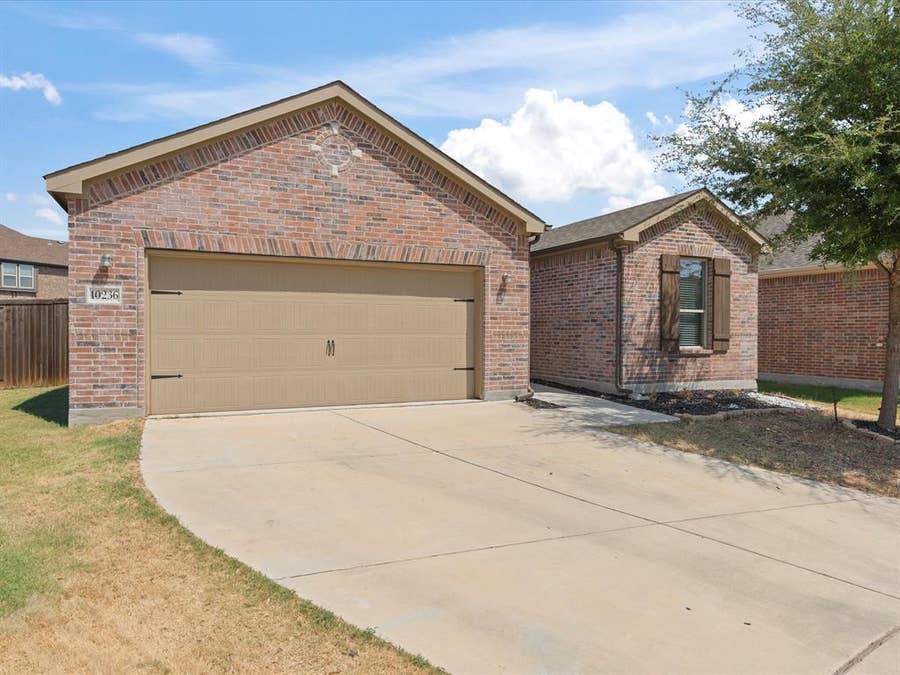 Property photo for 10236 Fox Springs Drive, Fort Worth, TX