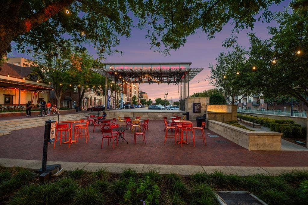 1013 E 15th Street, Plano, TX 75074