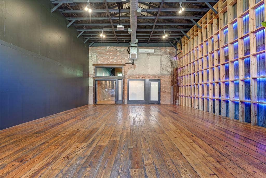 Rear Gallery Room