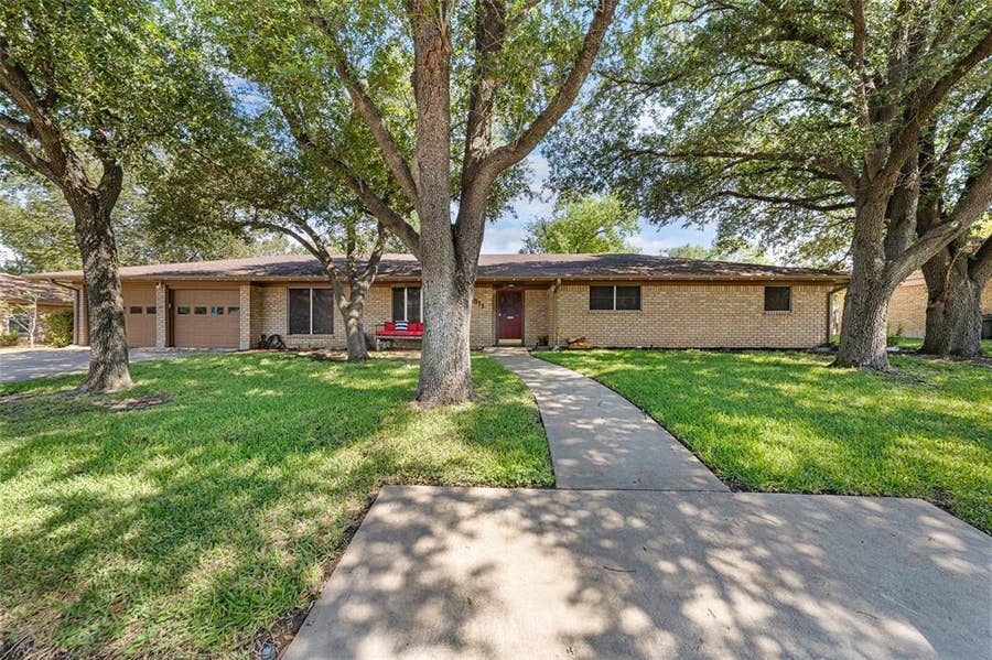 Property photo for 311 S College Avenue, Troy, TX