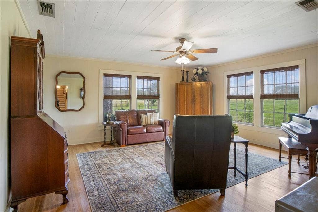 20272 County Road 4126, Lindale, TX 75771 20272 County Road 4126, Lindale, TX 75771