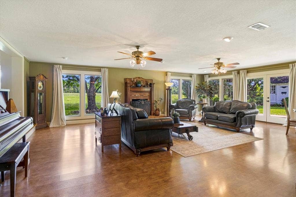 20272 County Road 4126, Lindale, TX 75771 20272 County Road 4126, Lindale, TX 75771