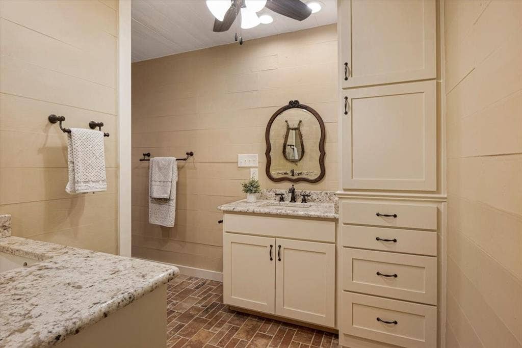 20272 County Road 4126, Lindale, TX 75771 20272 County Road 4126, Lindale, TX 75771