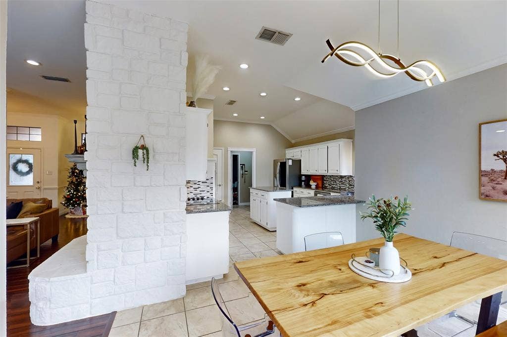 432 Shelby Drive, Burleson, TX 76028 432 Shelby Drive, Burleson, TX 76028