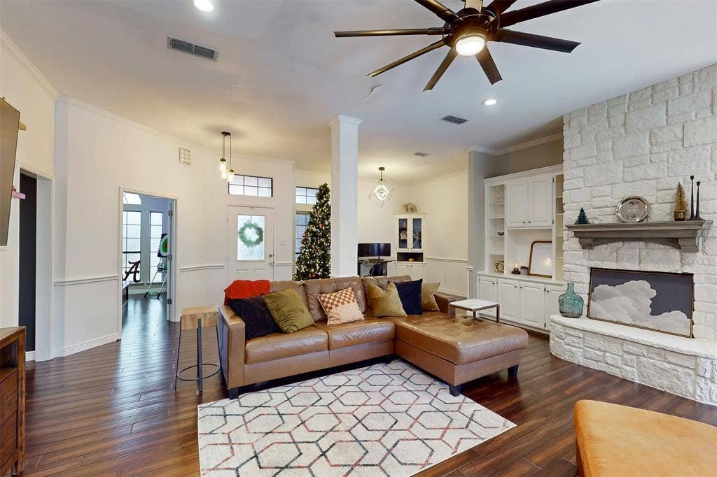 432 Shelby Drive, Burleson, TX 76028 432 Shelby Drive, Burleson, TX 76028