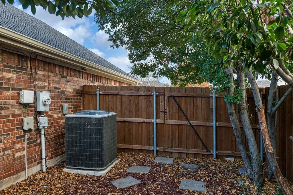 432 Shelby Drive, Burleson, TX 76028 432 Shelby Drive, Burleson, TX 76028