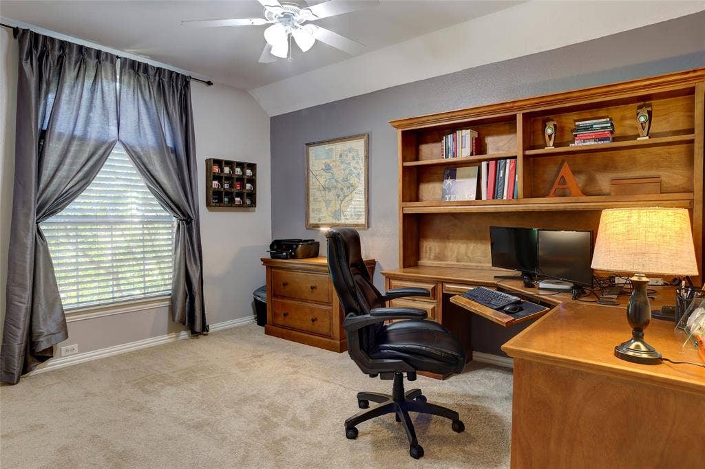 402 Irvine Drive, Allen, TX 75013 Can be use as a flex space