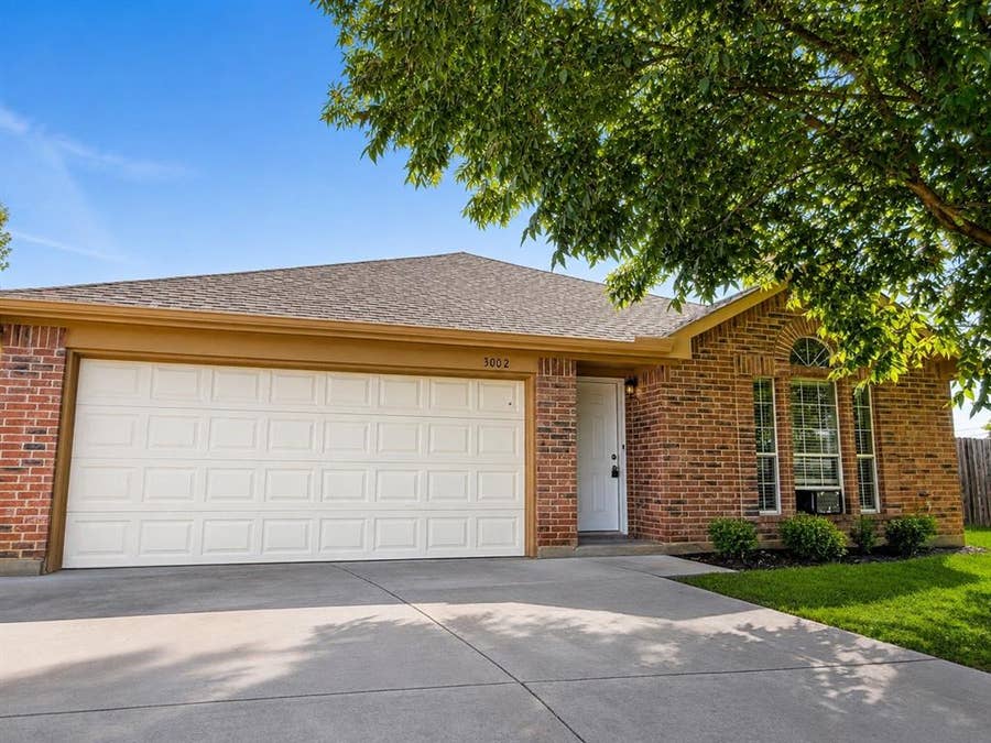 Property photo for 3002 Mesa Ridge Trail, Grand Prairie, TX