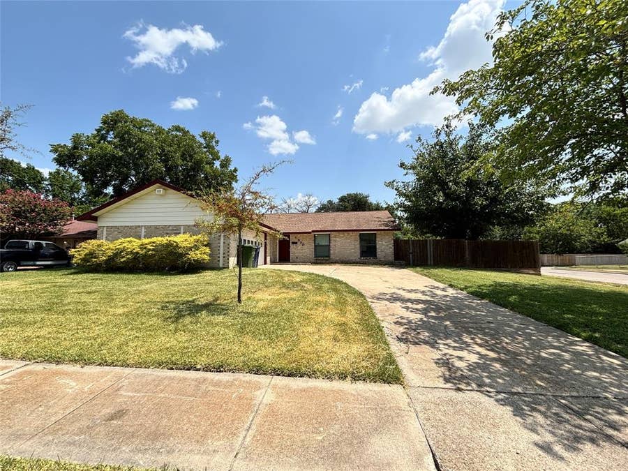 Property photo for 930 Briar Way, Garland, TX