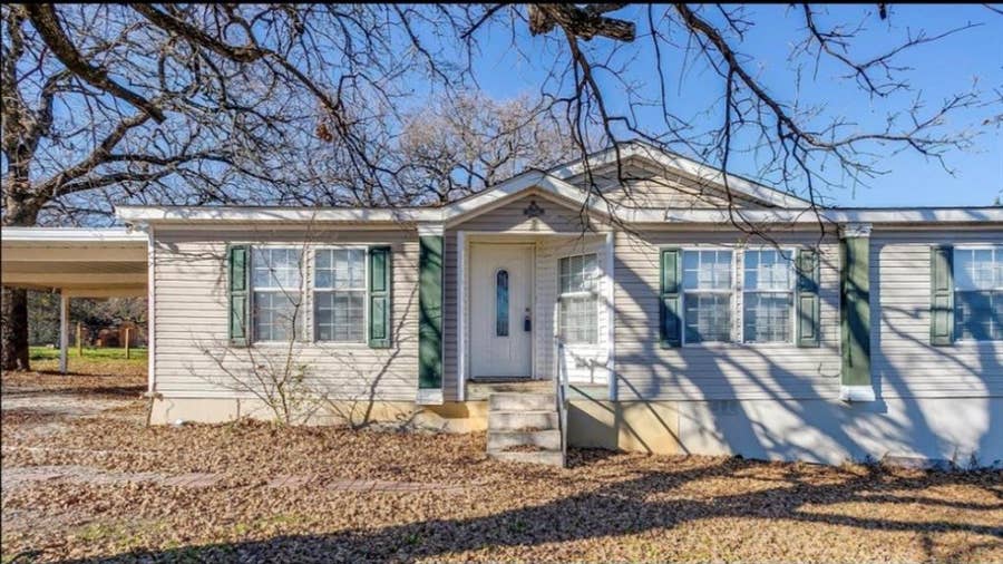 Property photo for 185 County Road 4869, Azle, TX