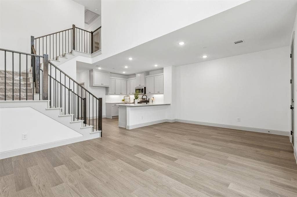 1025 Splitrock Drive, Allen, TX 75013 Open railings, light color flooring and a neutral color palette create the perfect gathering space for friends and family!