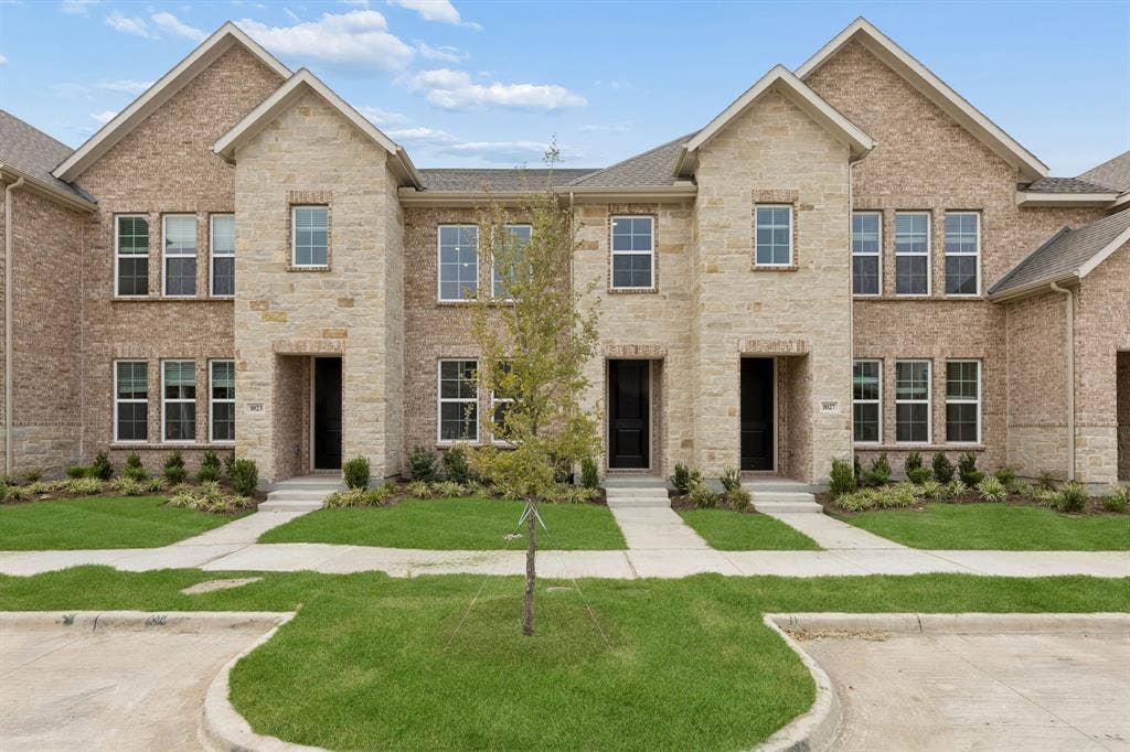 1025 Splitrock Drive, Allen, TX 75013 Gorgeous lock and leave lifestyle homes now available in the outstanding new community Twin Creeks Watters!
