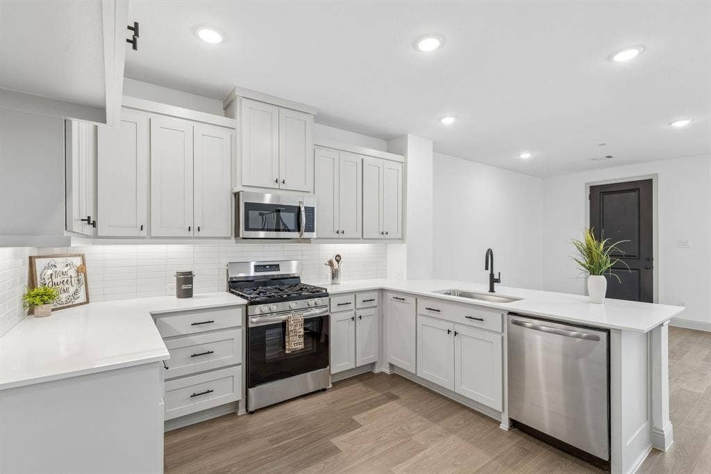 1025 Splitrock Drive, Allen, TX 75013 The chef will never be left out of the party in this open concept dream home!