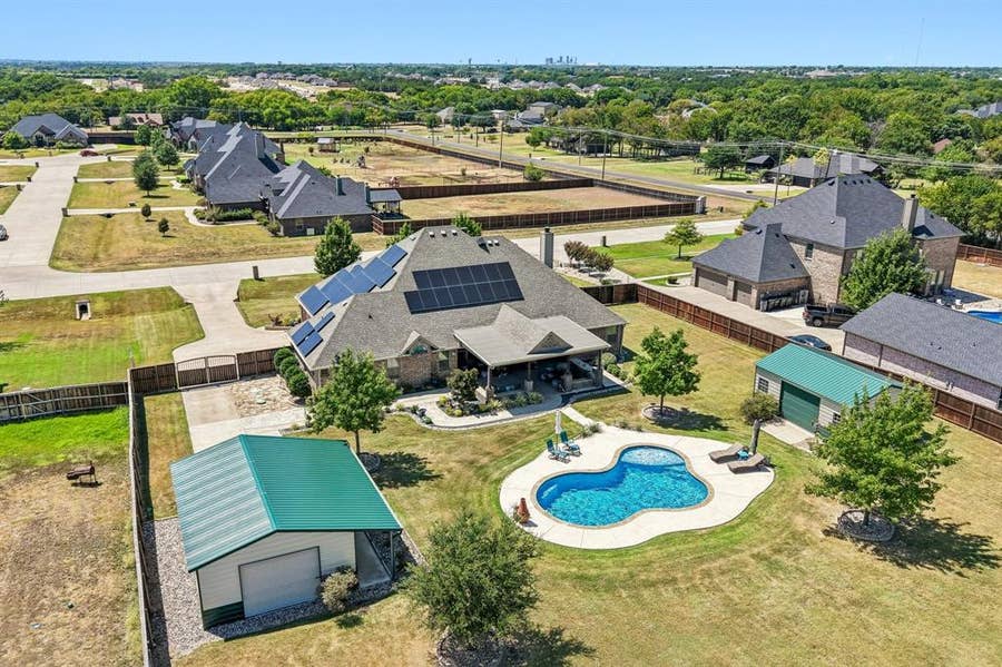 Property photo for 620 Cross Creek Drive, Waxahachie, TX