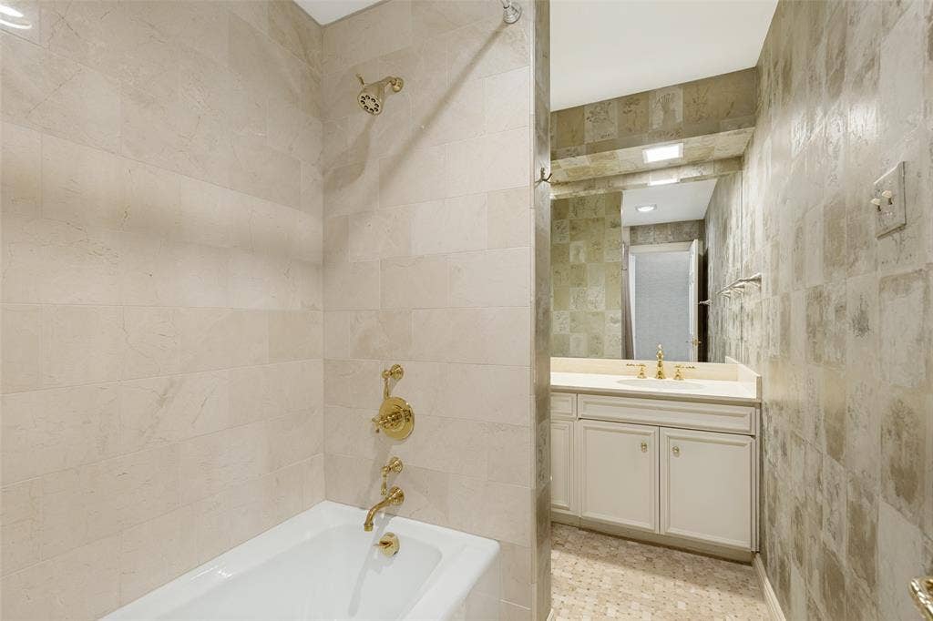 4500 Roland Avenue, #805, Highland Park, TX 75219 Bathroom 2 has tub/shower