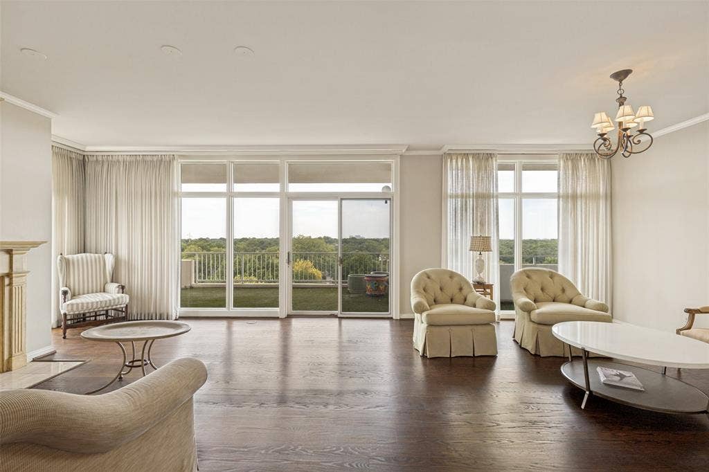 4500 Roland Avenue, #805, Highland Park, TX 75219 Walk in to amazing views of Highland Park