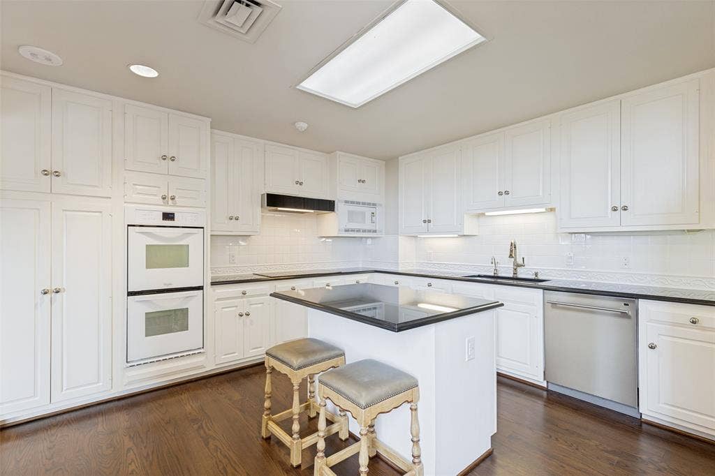 4500 Roland Avenue, #805, Highland Park, TX 75219 Eat in kitchen