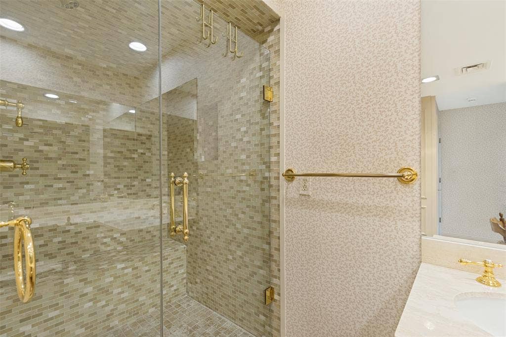 4500 Roland Avenue, #805, Highland Park, TX 75219 Large Walk in shower