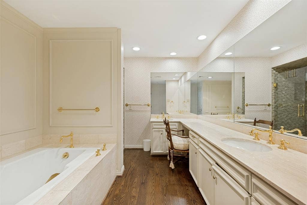 4500 Roland Avenue, #805, Highland Park, TX 75219 Primary Bathroom has tub and shower