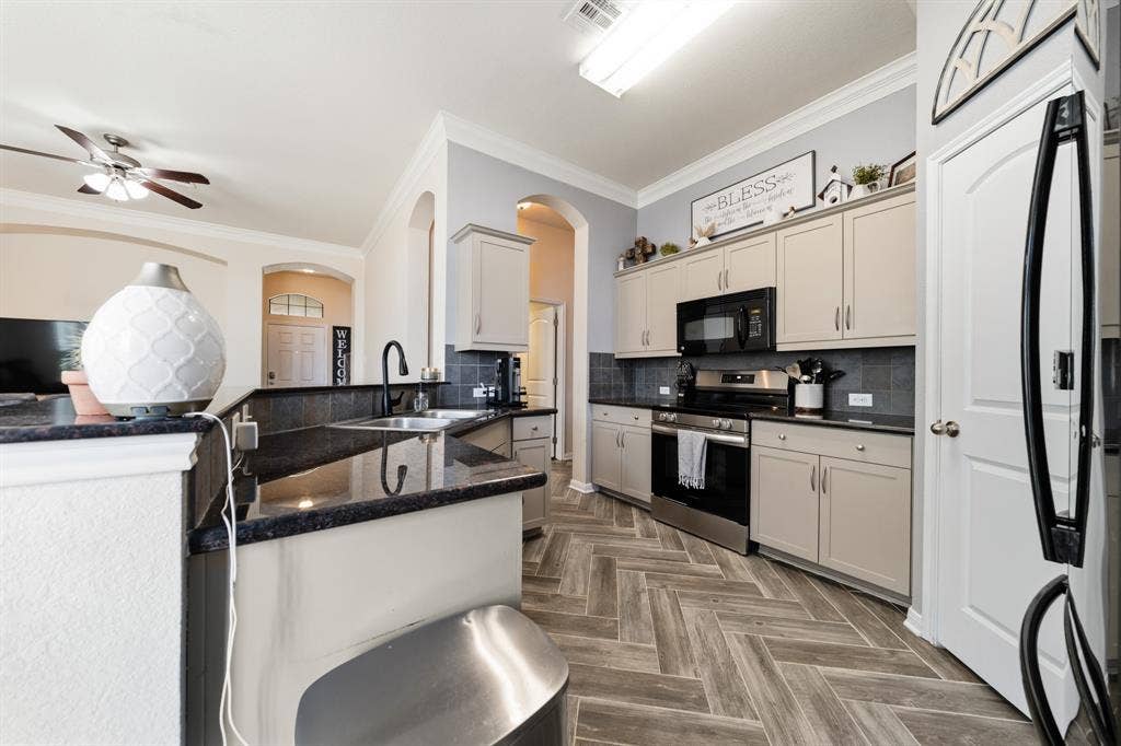 10333 Condor Loop, Waco, TX 76708 10333 Condor Loop, Waco, TX 76708