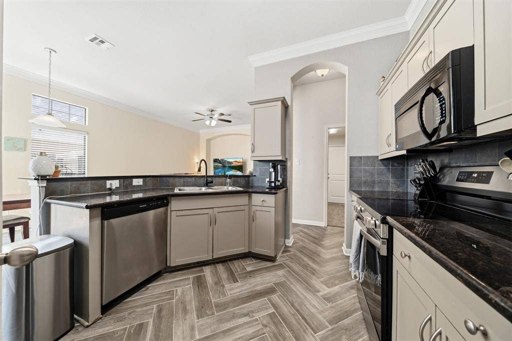 10333 Condor Loop, Waco, TX 76708 10333 Condor Loop, Waco, TX 76708