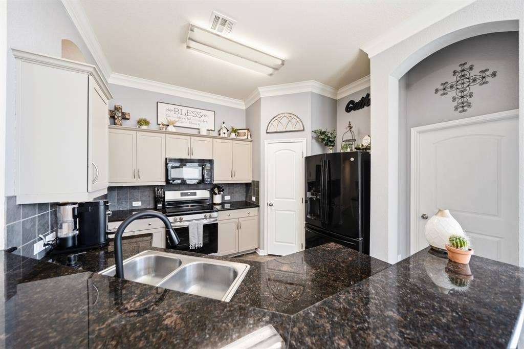 10333 Condor Loop, Waco, TX 76708 10333 Condor Loop, Waco, TX 76708